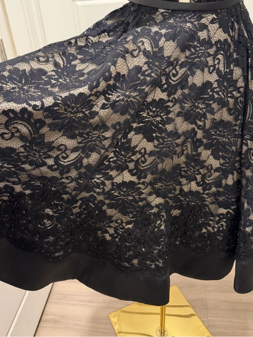 🔥Mac Duggal Black Lace Midi Dress with Nude Illusion Bodice - Picture 5 of 11